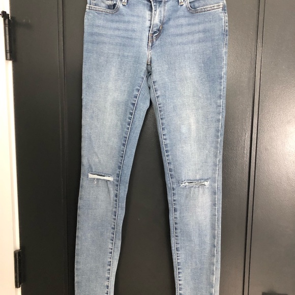 Levi’s designed cut Jean. Tight . - Picture 3 of 5